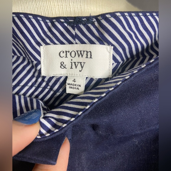 Crown & Ivy size 4 navy blue khaki shorts - Picture 2 of 3